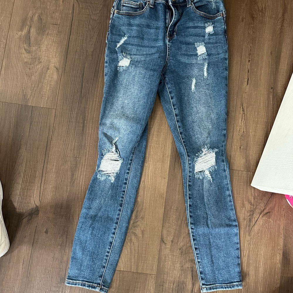 Distressed Blue Jeans EUC